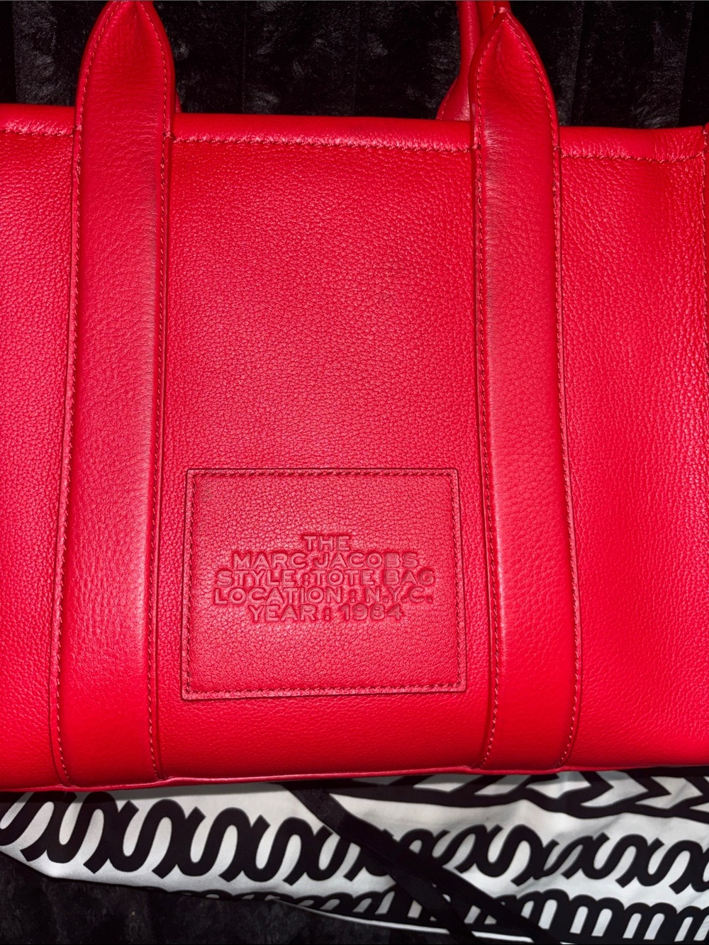 NEW!! Marc Jacobs Red “The Tote Bag” Leather Tote with Dust Bag and Insert!! - Picture 8 of 12